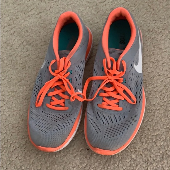 Women’s Nike Flex Run - Picture 1 of 3